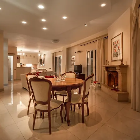 度假居 Garitsa Maisonette